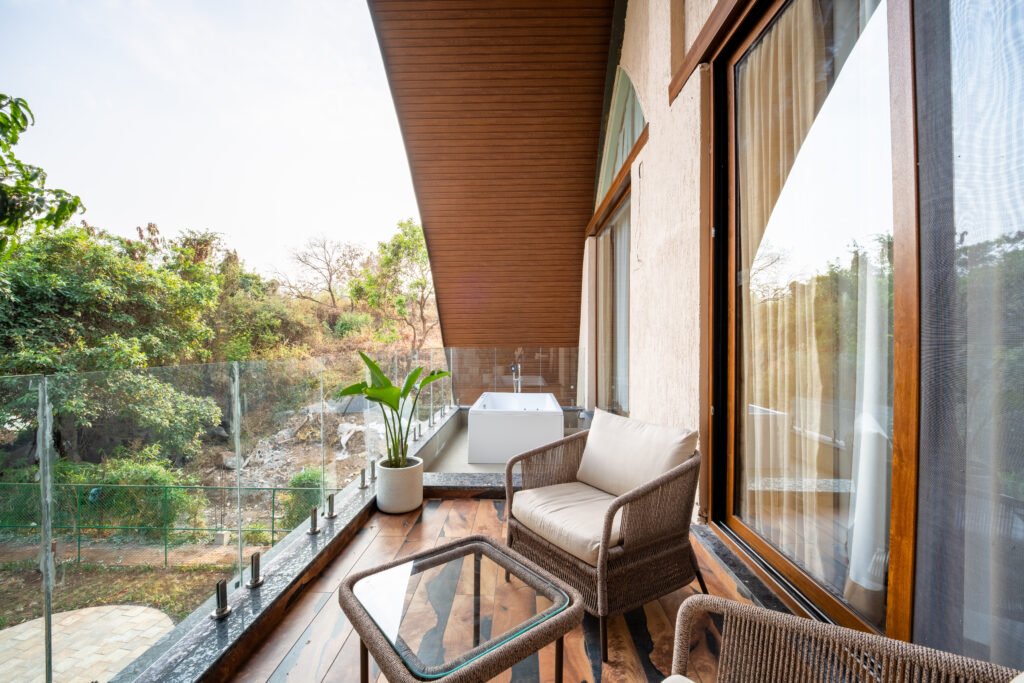 ARK SUITES--6